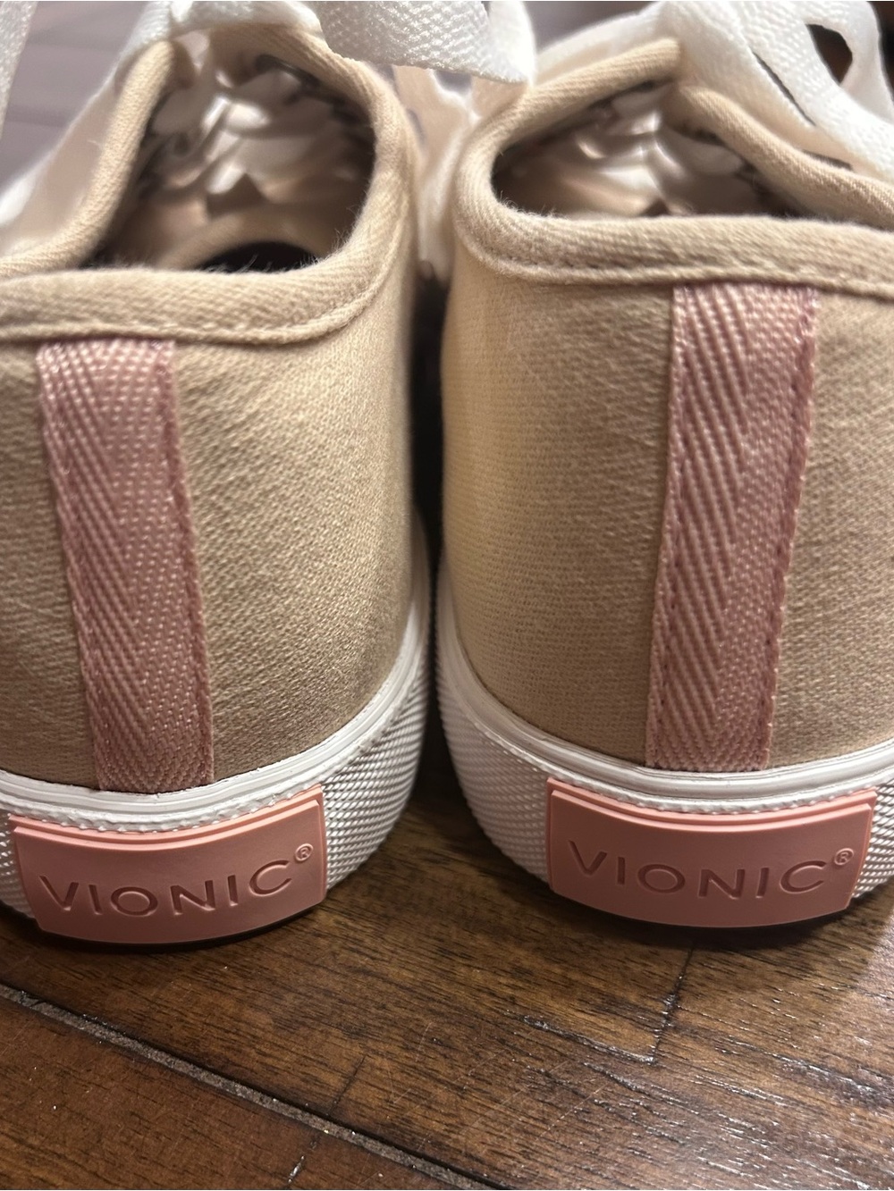 Vionic Oasis Sneakers Size 7 Tan NEW Without Tags - Picture 12 of 12